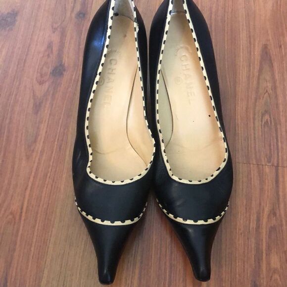 CHANEL Black and beige, low pumps pointy toe size 41 - Picture 2 of 11